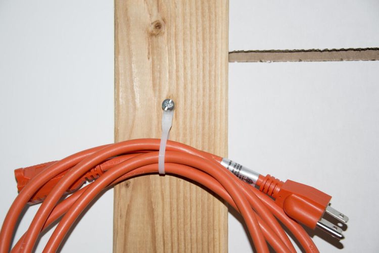 Effortlessly organize your cable bundles with TW-HT-200MH mountable head cable ties. Available in black or white in Use, with a 50 lb (22.68 kg) weight capacity. Perfect for home or office use. Shop now at collsam.com!