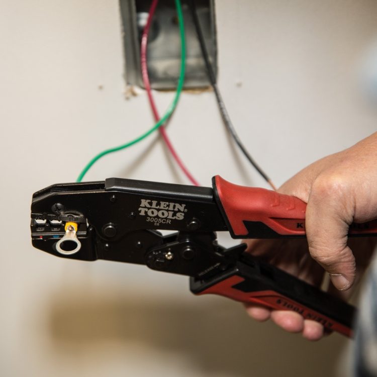 Effortlessly crimp 10-22 AWG insulated wire terminals with the Klein Tools 3005CR Ratcheting Crimper. Color-coded markings and a built-in ratchet ensure a perfect crimp every time. Say goodbye to hand fatigue with its comfortable grip and powerful lever-action design.