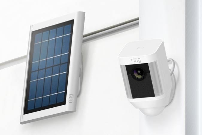 DB-RING-SOLAR-S Ring® Door Bell is a convenient and easy-to-install device that allows you to enjoy the convenience of a doorbell while avoiding the hassle of manually recharging the battery