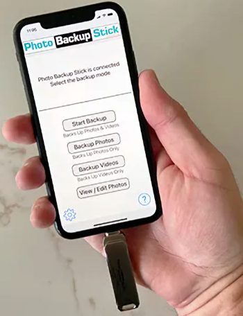 Securely store and organize your precious memories on your mobile devices with PBN-TEC PBN-OU-512. This universal external storage device offers 512 GB of space and advanced features like image fingerprint scanning and AI organization. Say goodbye to duplicating photos and costly cloud services in hand.