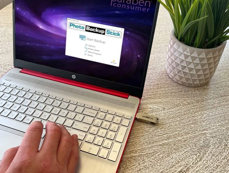 Effortlessly back up and store your precious memories with the PBN-TEC PBN-OU-64 Omega Photo Backup Stick. Compatible with all devices and offers 64GB of storage. Say goodbye to complicated cloud services and subscription fees.